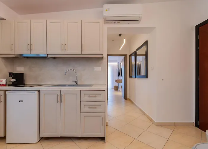 Aparthotel Agni On The 3*